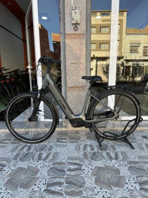 Cube Supreme Hybrid Pro 2022