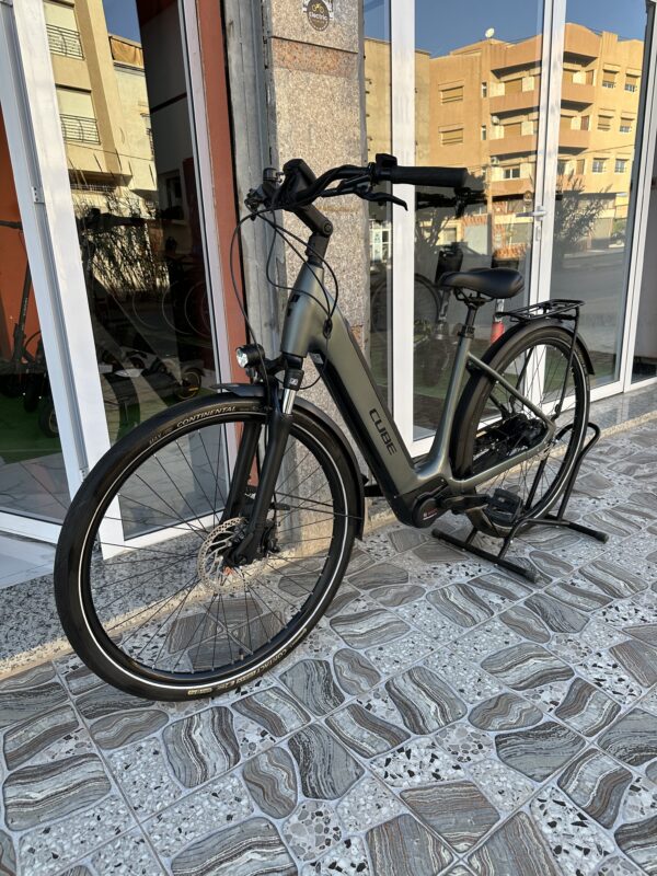 Cube Supreme Hybrid Pro 2022