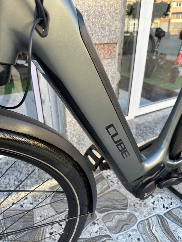 Cube Supreme Hybrid Pro 2022